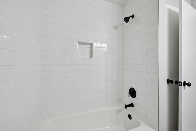 711 9th St NW, Buffalo, MN 55313 - bathroom with bathtub / shower combination