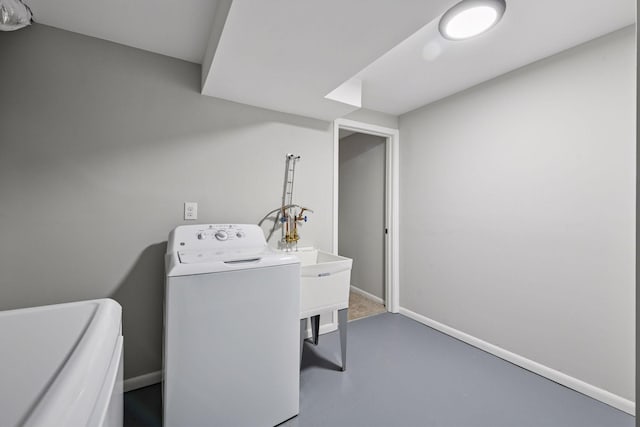 711 9th St NW, Buffalo, MN 55313 - laundry room featuring washer / dryer and baseboards