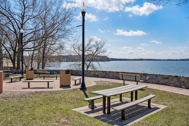 711 9th St NW, Buffalo, MN 55313 - surrounding community with a water view and a lawn