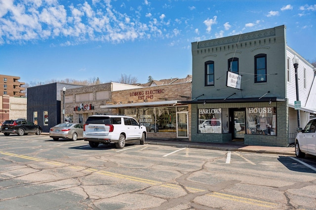 711 9th St NW, Buffalo, MN 55313 - view of commercial property featuring uncovered parking
