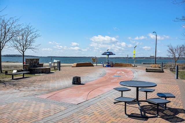 711 9th St NW, Buffalo, MN 55313 - surrounding community featuring a water view