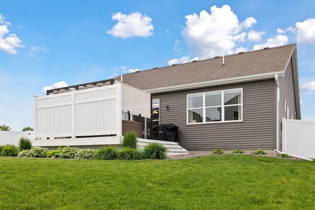 15382 71st St NE, Otsego, MN 55330 - rear view of house featuring a shingled roof