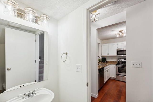 2060 Shenandoah Ct Unit F, Plymouth, MN 55447 - bathroom with a textured ceiling and wood finished floors