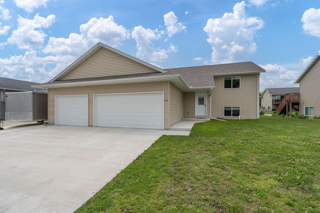 512 Allyn Cir, Janesville, MN 56048 - photo 1