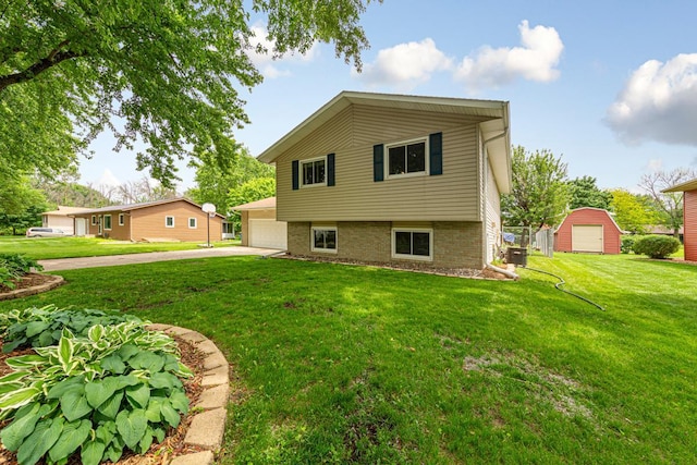 2115 3rd Ave NE, Owatonna, MN 55060 - view of front of home featuring a front lawn