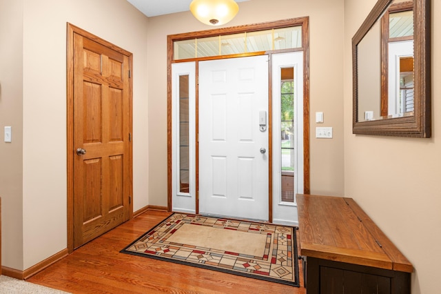 1805 Maple Ln, Saint Cloud, MN 56304 - entrance foyer featuring wood finished floors and baseboards