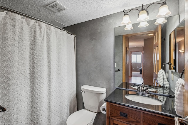 78 10th St E Unit 2901, Saint Paul, MN 55101 - full bath featuring vanity, a textured ceiling, a textured wall, and curtained shower