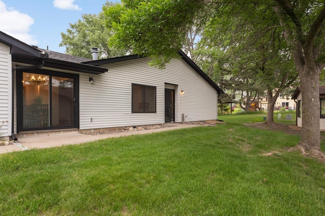 8824 134th St W, Apple Valley, MN 55124 - back of property featuring a yard