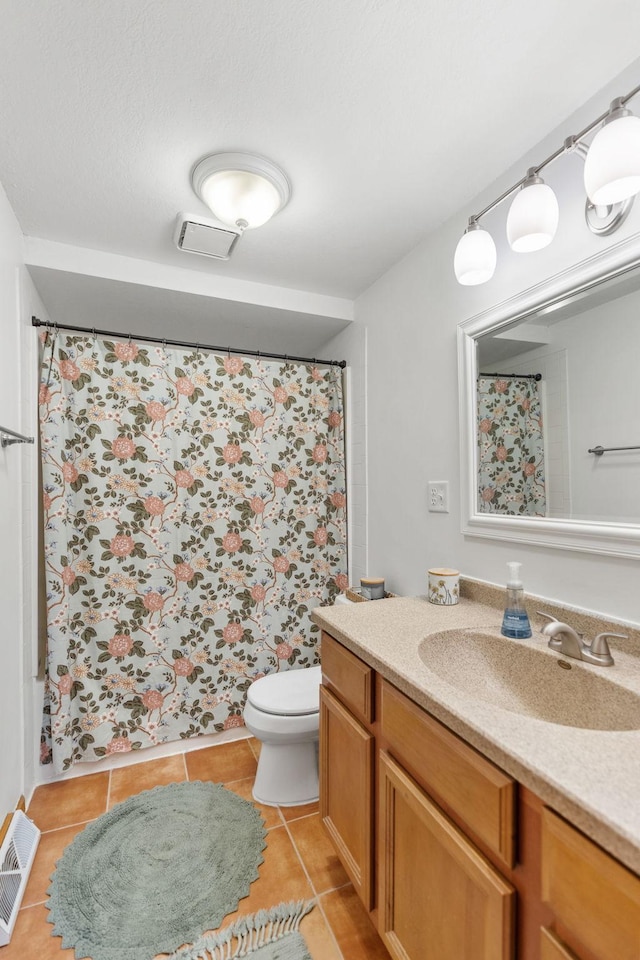 500 Cartway Rd, Champlin, MN 55316 - full bath featuring vanity, tile patterned flooring, and curtained shower