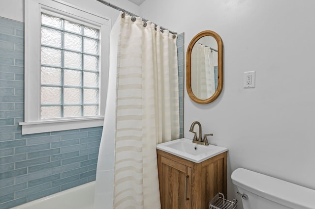 242 Winona St W, West Saint Paul, MN 55118 - full bathroom with vanity and shower / bath combination with curtain