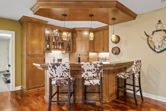 6300 78th Ln, Greenfield, MN 55357 - indoor bar with backsplash, dark wood-style floors, and hanging light fixtures