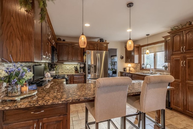 20206 Monks Ave, Mankato, MN 56001 - kitchen featuring stainless steel refrigerator with ice dispenser, tasteful backsplash, a kitchen breakfast bar, a peninsula, and recessed lighting