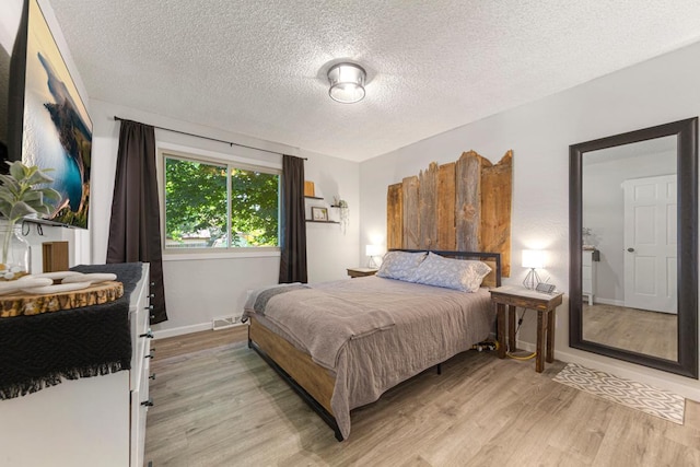 2585 3rd Ave NE, Owatonna, MN 55060 - bedroom featuring light wood-style floors and a textured ceiling
