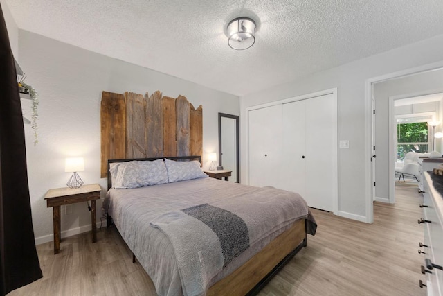 2585 3rd Ave NE, Owatonna, MN 55060 - bedroom featuring a closet, a textured ceiling, and light wood-style flooring