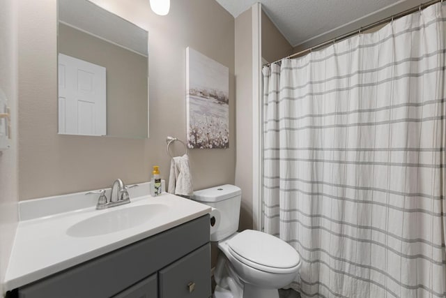2585 3rd Ave NE, Owatonna, MN 55060 - full bathroom with vanity, a textured ceiling, and curtained shower