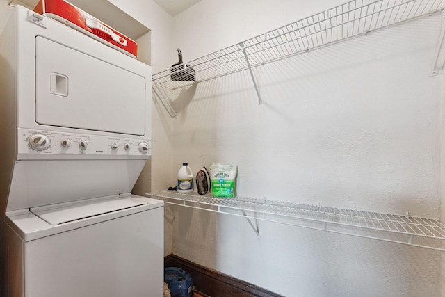 1725 Hague Ave Unit 4, Saint Paul, MN 55104 - washroom featuring stacked washer / drying machine