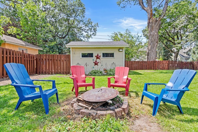 957 Hall Ave W, Saint Paul, MN 55118 - fenced backyard featuring a fire pit