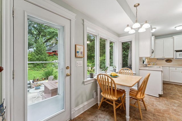 2145 Knapp St, Saint Paul, MN 55108 - dining room with a chandelier