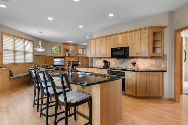 3933 Donegal Way, Eagan, MN 55122 - kitchen featuring black appliances, light wood-type flooring, backsplash, a kitchen breakfast bar, and recessed lighting
