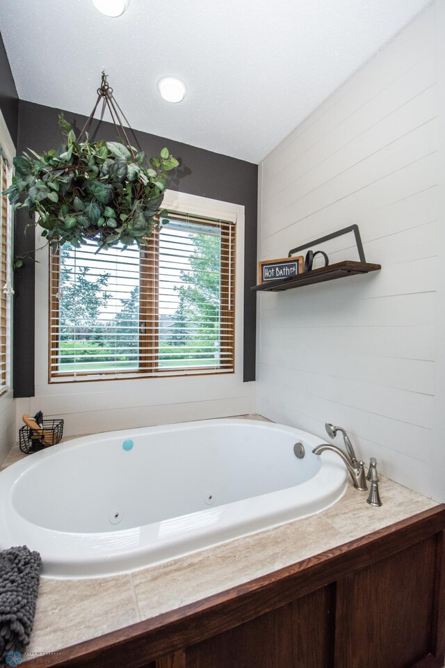 633 Leonards Way, Argusville, ND 58005 - full bath featuring a jetted tub
