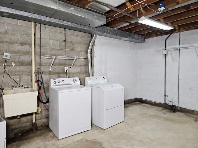 1420 17th St W, Hastings, MN 55033 - washroom featuring washer and clothes dryer