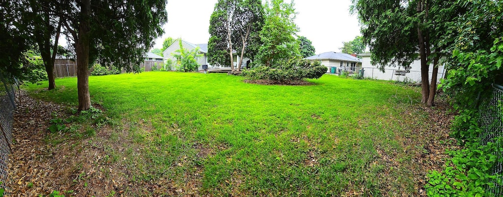 2804 Utica Ave S, Saint Louis Park, MN 55416 - view of yard