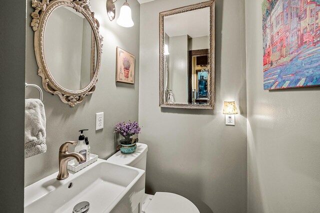 3231 41st Ave S, Minneapolis, MN 55406 - bathroom featuring a sink and toilet
