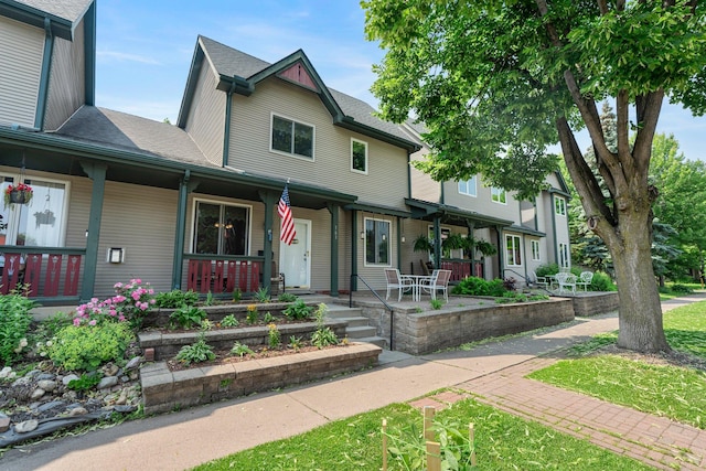 161 Kent St, Saint Paul, MN 55102 - view of front facade with covered porch and a shingled roof