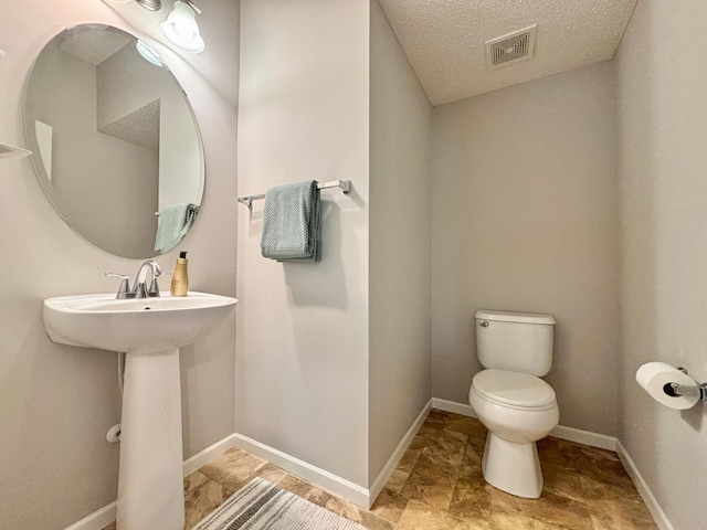 8389 Norwood Ln N, Maple Grove, MN 55369 - bathroom featuring toilet and a textured ceiling