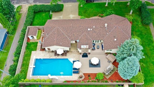 701 Oak Ave, Olivia, MN 56277 - view of subject property with a pool area