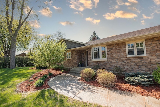 701 Oak Ave, Olivia, MN 56277 - view of front facade with stone siding and a front yard