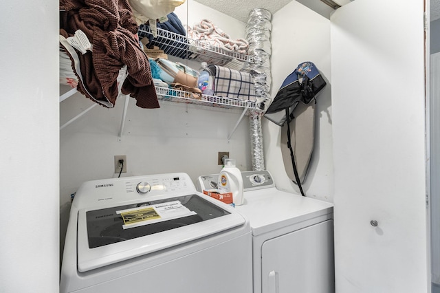 6668 84th Ct N, Brooklyn Park, MN 55445 - laundry area with separate washer and dryer