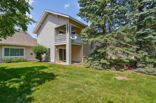 6936 Lake Ter E, Woodbury, MN 55125 - back of house featuring a balcony, a yard, and roof with shingles