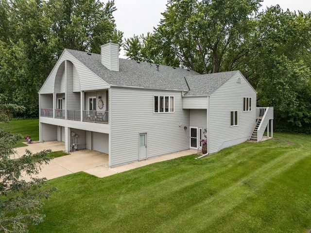 4887 Tee Ct SW, Rochester, MN 55902 - back of house with roof with shingles, concrete driveway, and a yard