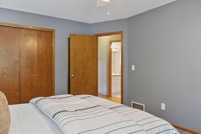 6160 Creek View Rdg, Minnetonka, MN 55345 - bedroom featuring a closet and a ceiling fan