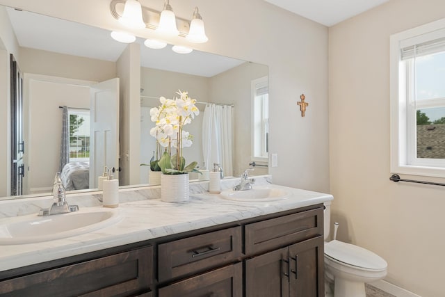 9147 Viking St, Brainerd, MN 56401 - ensuite bathroom with double vanity and curtained shower