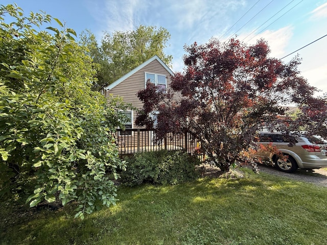 835 9th Ave, Granite Falls, MN 56241 - view of side of home with a yard