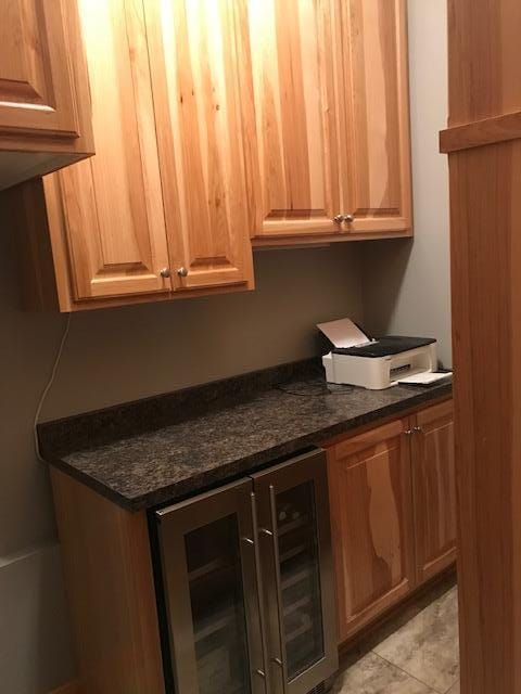 8916 Kabekona Springs Dr NW, Walker, MN 56484 - bar featuring beverage cooler