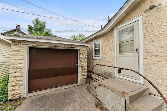 693 Bedford St, Saint Paul, MN 55130 - garage featuring driveway