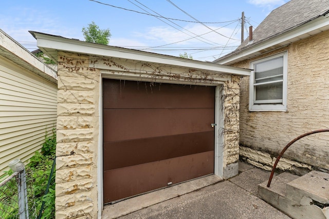 693 Bedford St, Saint Paul, MN 55130 - view of garage