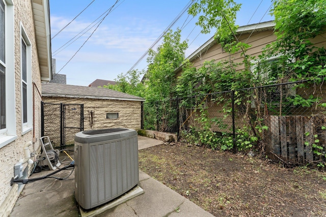693 Bedford St, Saint Paul, MN 55130 - view of fenced backyard