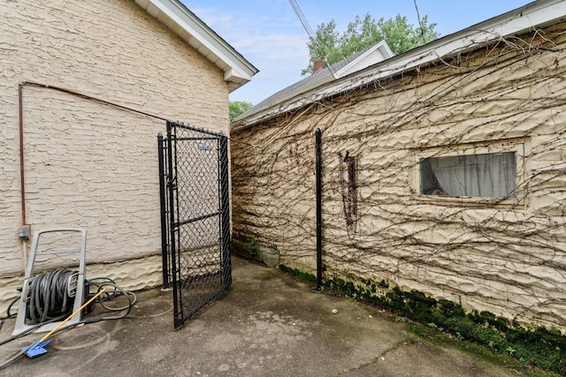 693 Bedford St, Saint Paul, MN 55130 - view of patio / terrace featuring a gate