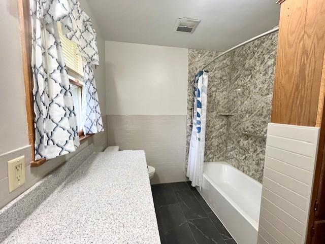 200 Amsterdam Ave E, Hollandale, MN 56045 - full bath with toilet and shower / bath combo with shower curtain