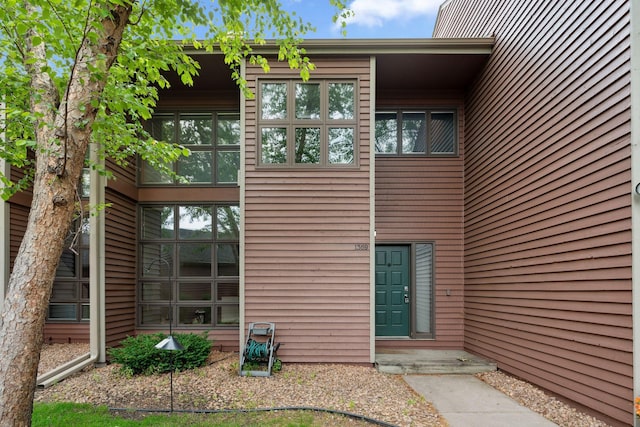 1369 Spencer Rd W, Saint Paul, MN 55108 - property entrance