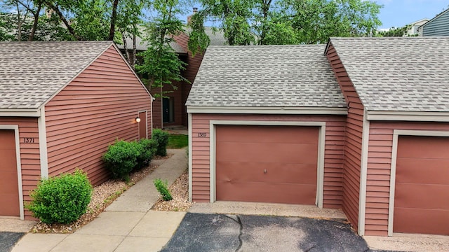 1369 Spencer Rd W, Saint Paul, MN 55108 - view of garage