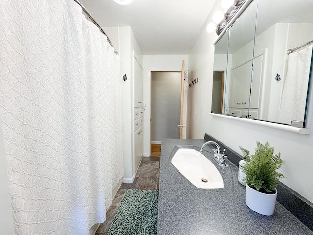 906 Whitford St, Fergus Falls, MN 56537 - bathroom featuring vanity and curtained shower