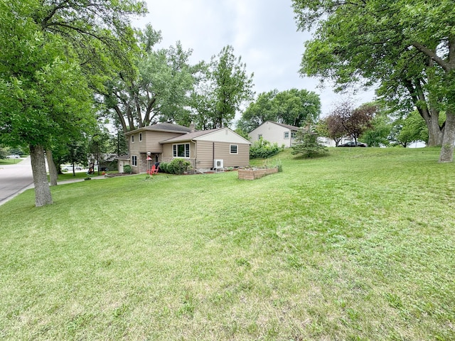 906 Whitford St, Fergus Falls, MN 56537 - view of grassy yard
