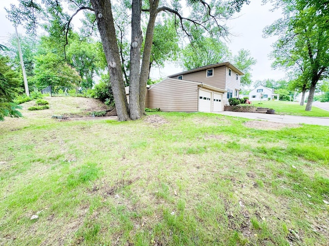906 Whitford St, Fergus Falls, MN 56537 - view of green lawn with driveway and a garage