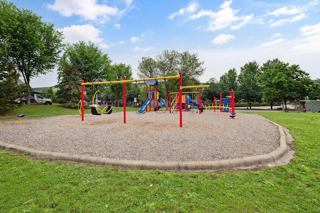 5900 Oxford St Unit 8, Saint Louis Park, MN 55416 - community jungle gym featuring a lawn