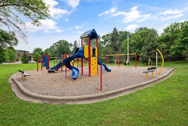 5900 Oxford St Unit 8, Saint Louis Park, MN 55416 - community play area with a yard